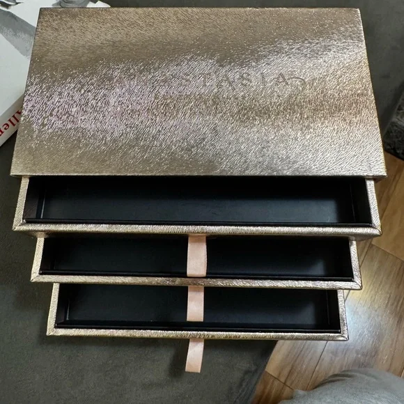 Anastasia Shimmering Gold Palette - Picture 4 of 8